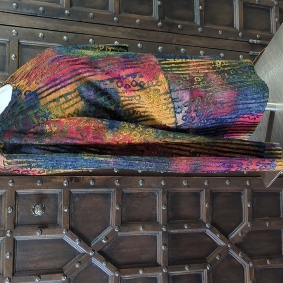 Unique And Fun Long Sleeve Shirt For The Color Lover! Size XL Fabric Is Raised - Picture 4 of 5